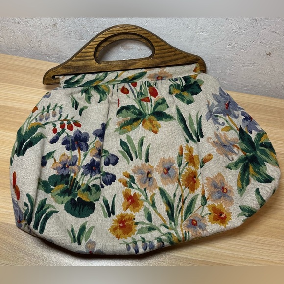 Floral Carpet Bags of America HandBag with Wooden Handles - Picture 2 of 10